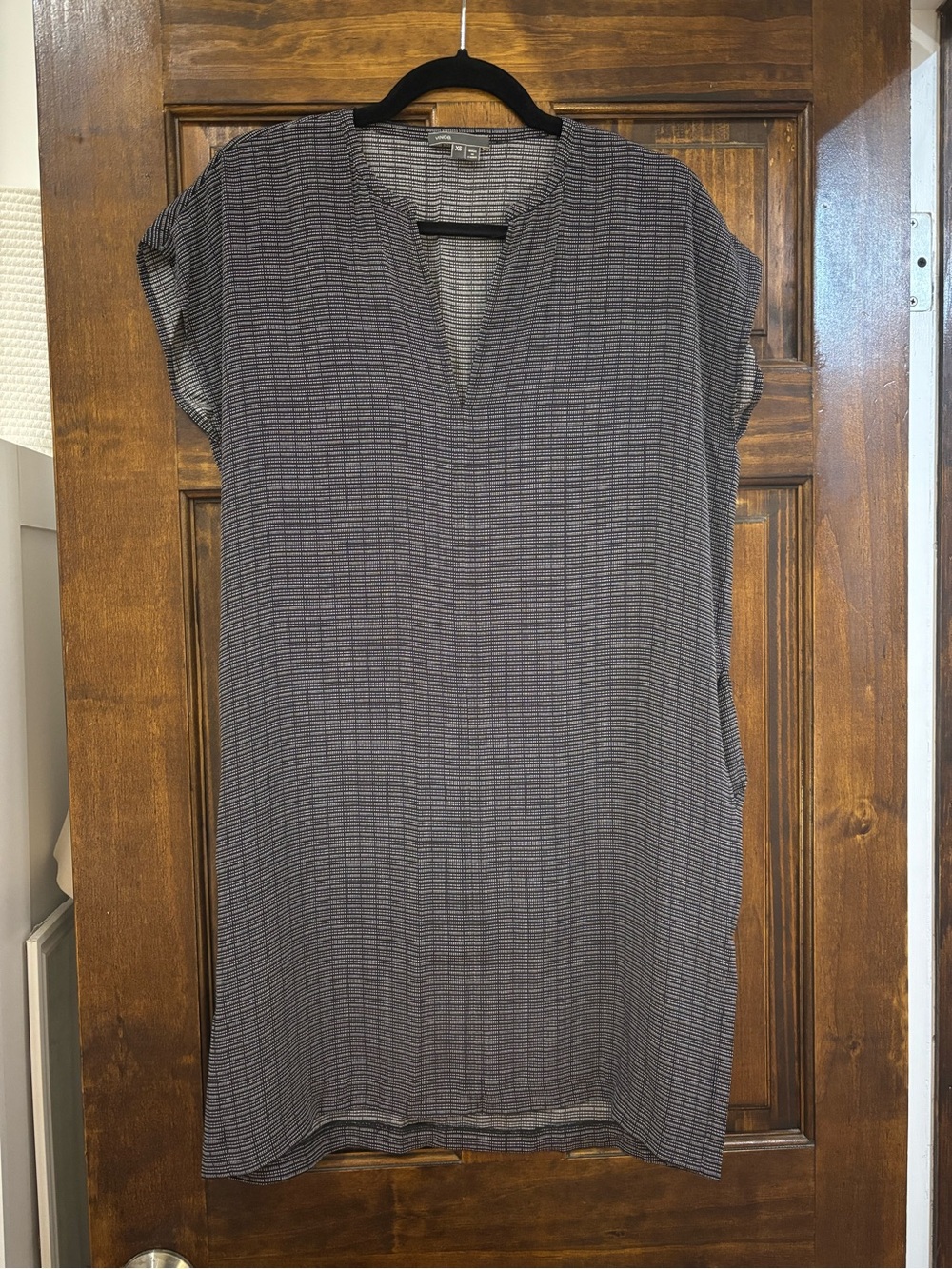 Vince Relaxed Short Sleeve Shift Dress in Charcoal Check